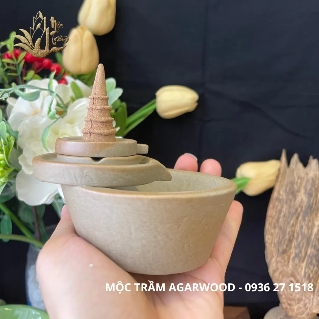 Mini Reverse Smoke Waterfall – Glazed Ceramic Agarwood Cone Burner